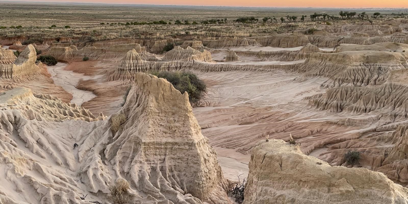 Mungo 7 – Hero Image 6 Day Lake Mungo National Park Tour | Australian Luxury Escapes | Lake Mungo Travel Packages